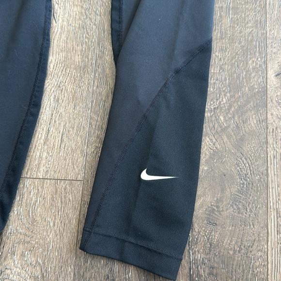Nike Dri Fit athletic leggings. Women’s size medium. Black. Great condition! - Picture 5 of 9